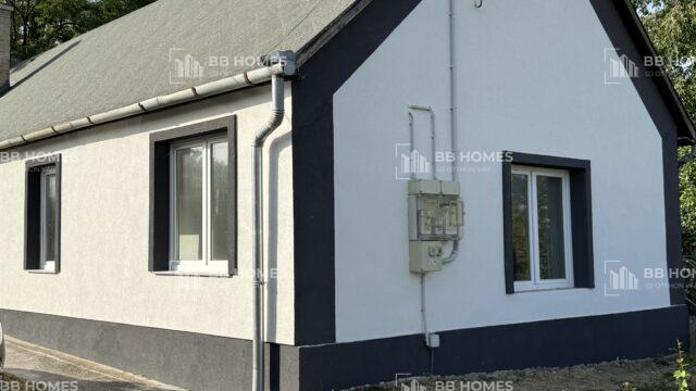 Felsőnyéken szépen felújított családi ház