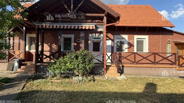 Balatonfőkajáron rendezett belső kétszintes családi ház
