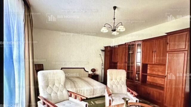 Balatonkenesén vízpartközeli családi ház