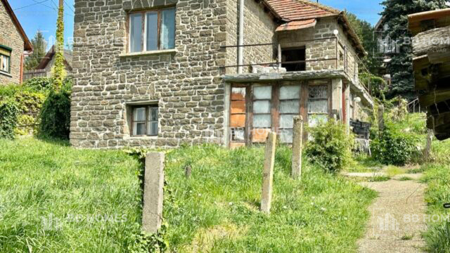 Tihanyban családi ház telekkel