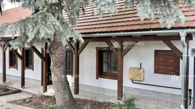 Balatonfőkajáron újjáépített parasztház