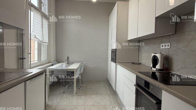 Budapesten a Rottenbiller utcában Belső gangos 42m2 galériázott 3 emeleti felújított lakás